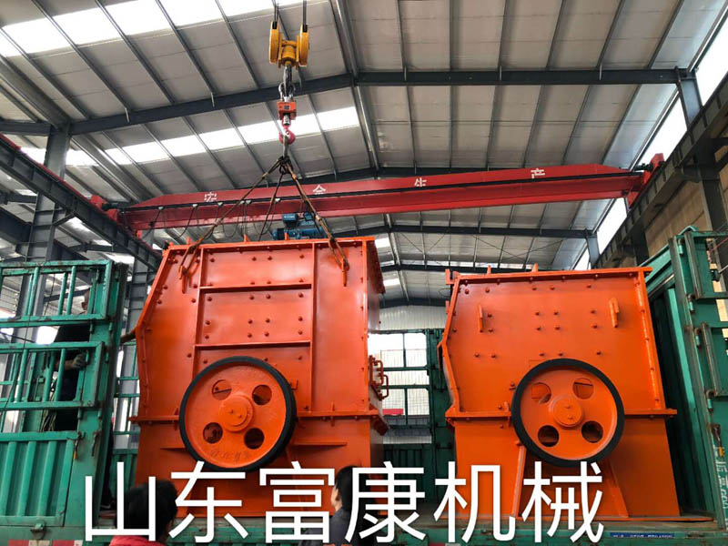 錘式移動(dòng)破碎機(jī)發(fā)貨現(xiàn)場
