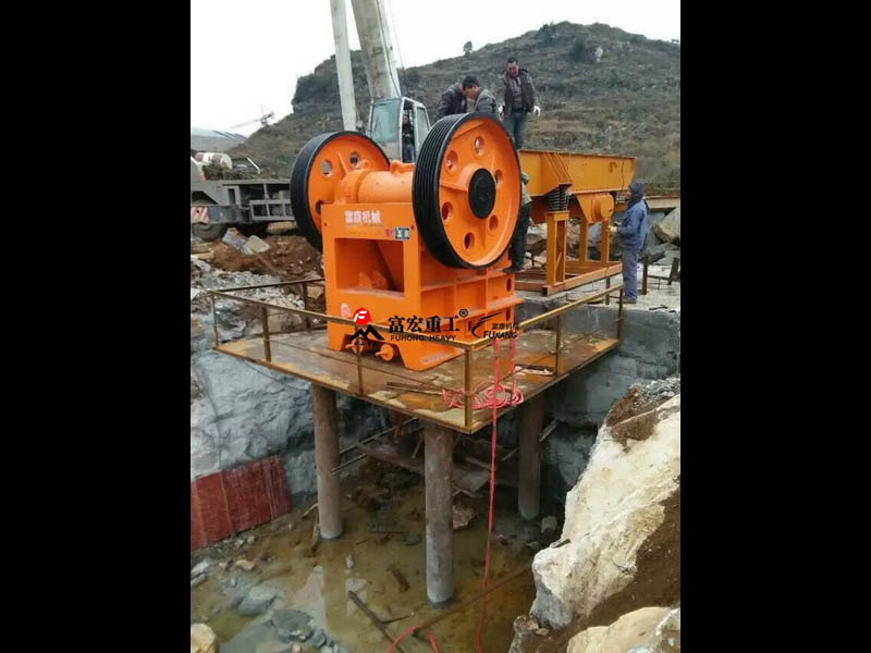 簡(jiǎn)易石料破碎生產(chǎn)線(xiàn)